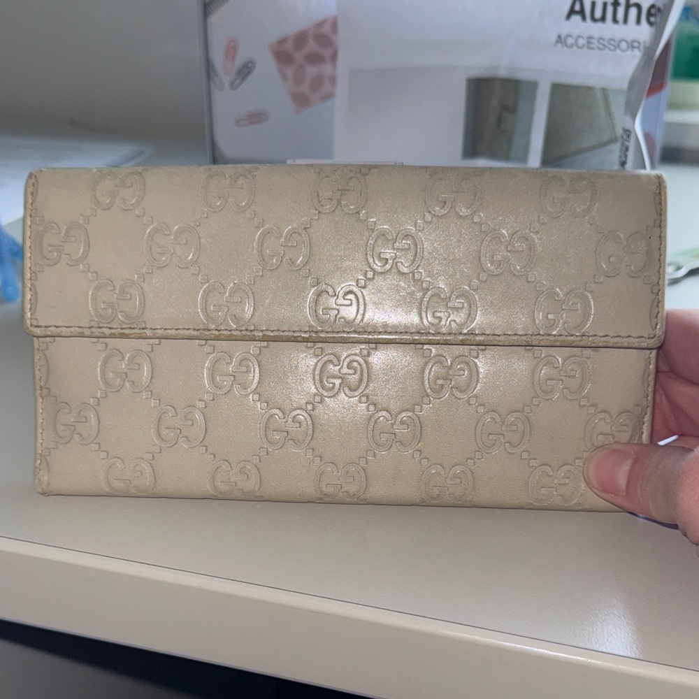 Authentic Gucci included COA certification Gold Embossed wallet - Picture 11 of 16